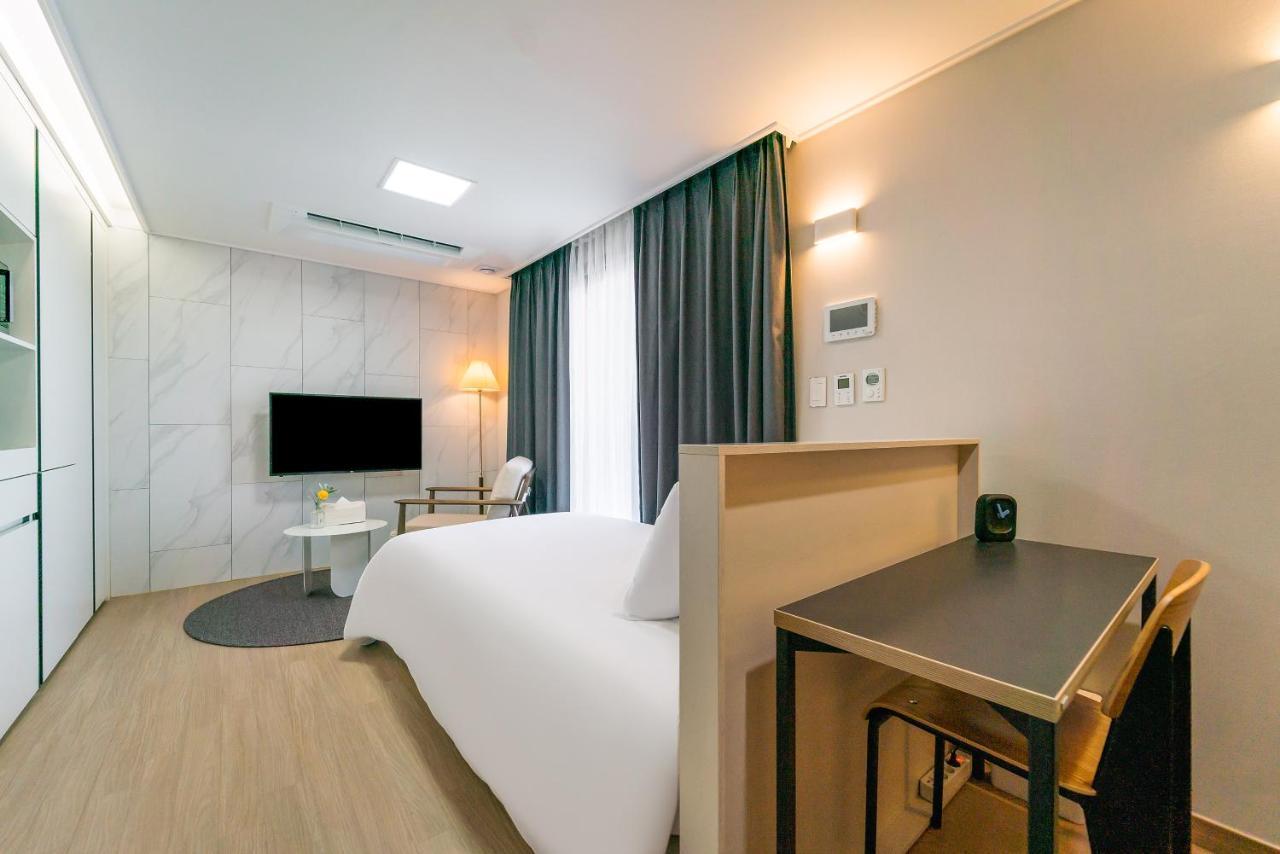 Urbanstay Jeju Airport Экстерьер фото