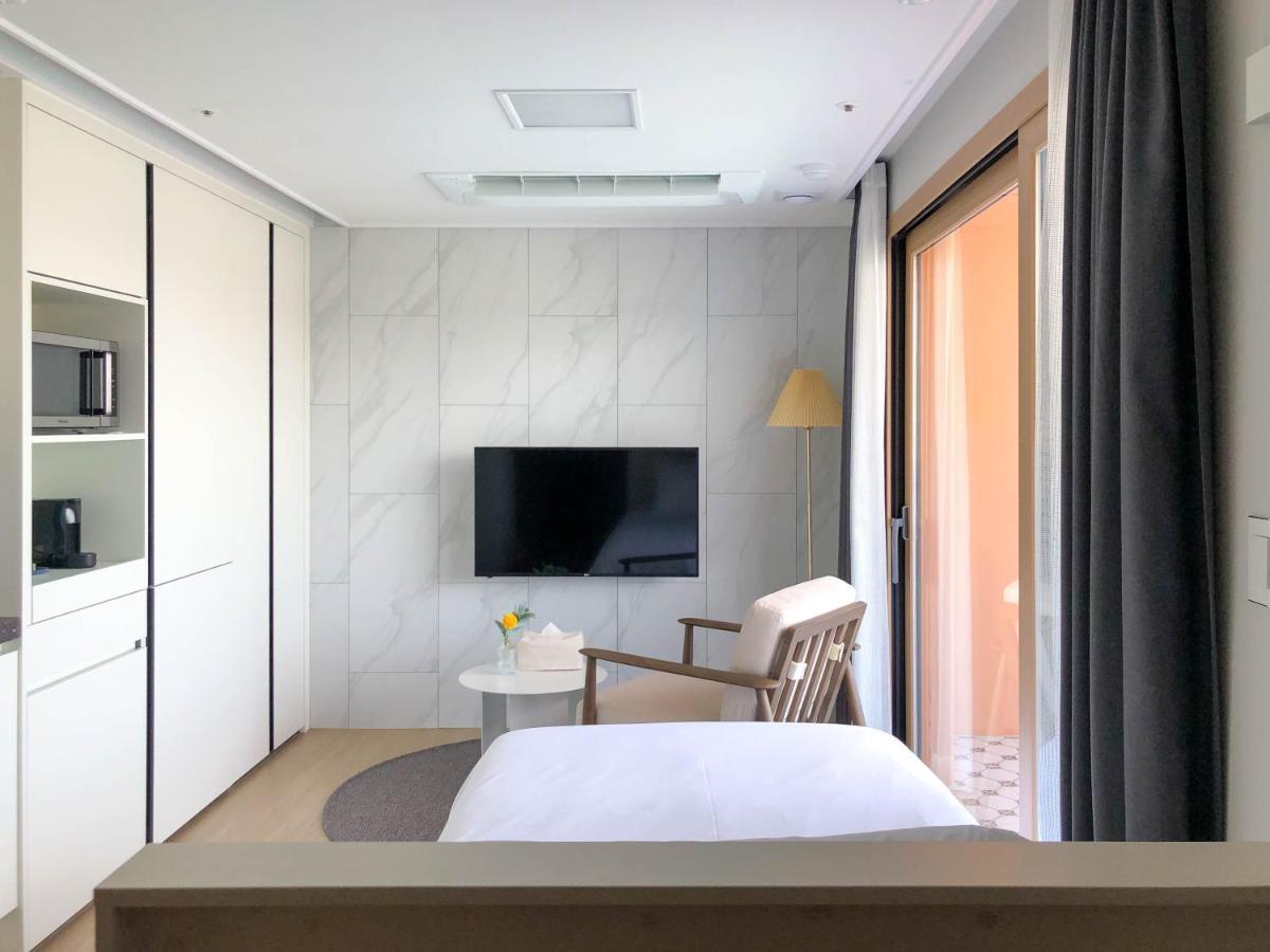 Urbanstay Jeju Airport Экстерьер фото